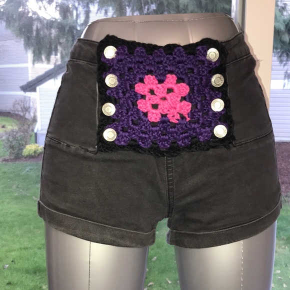 Women’s/Girl’s UPCYCLED HAND CRAFTED & CROCHETED RUE 21 Sz 7/8 Crochet Shorts - Picture 3 of 11
